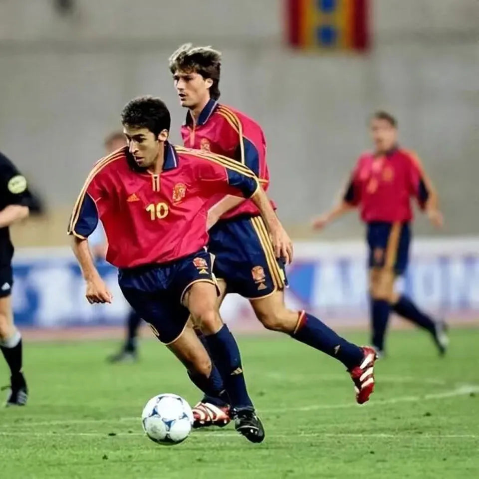 2000 Spain Home Red Retro Soccer Jersey Detail 2