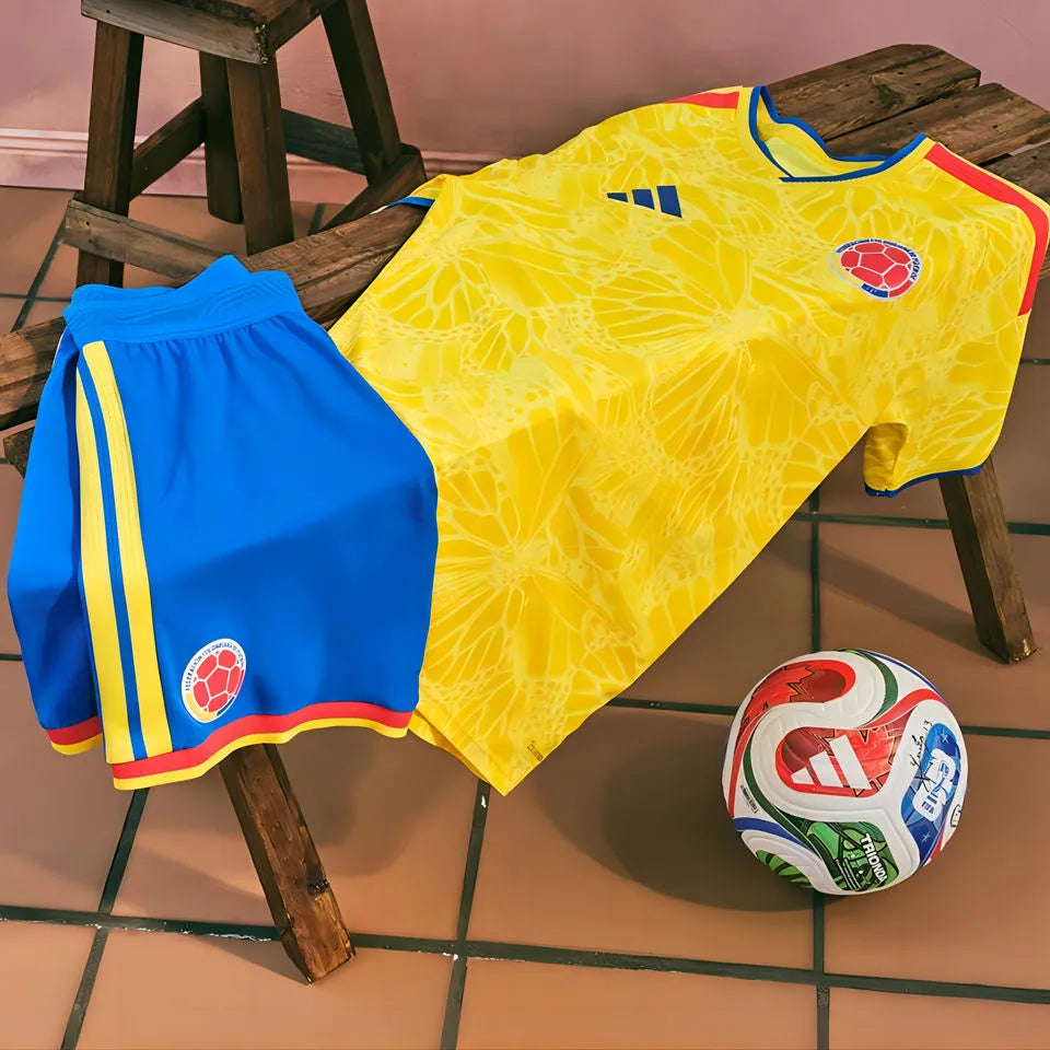 2026/27 Colombia Home Yellow Fans Long Sleeve Soccer Jersey Detail 3