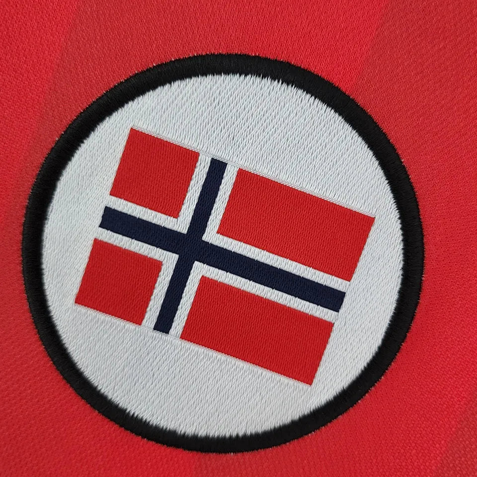 1998/99 Norway Red Retro Soccer Jersey Detail 4
