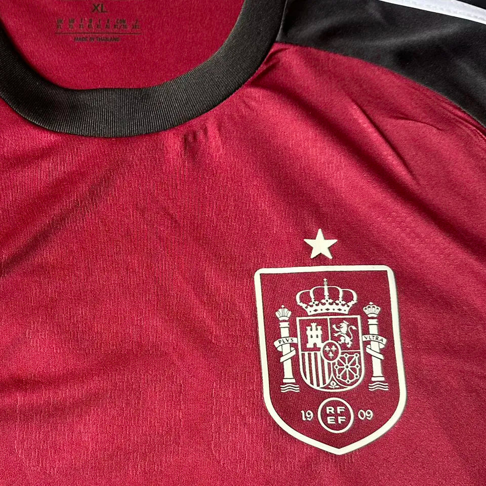 2026/27 Spain Goalkeeper Red Fans Soccer Jersey Detail 1