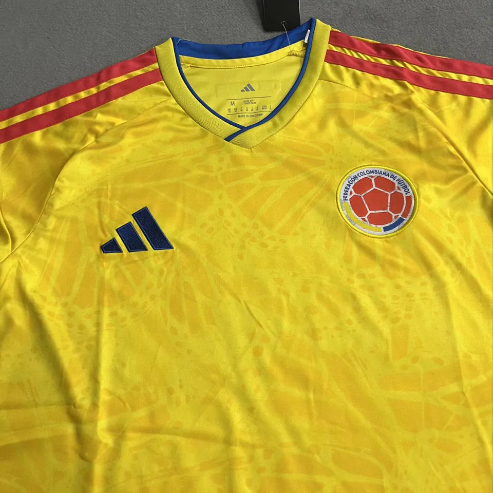 2026/27 Colombia Home Yellow Fans Long Sleeve Soccer Jersey Detail 4