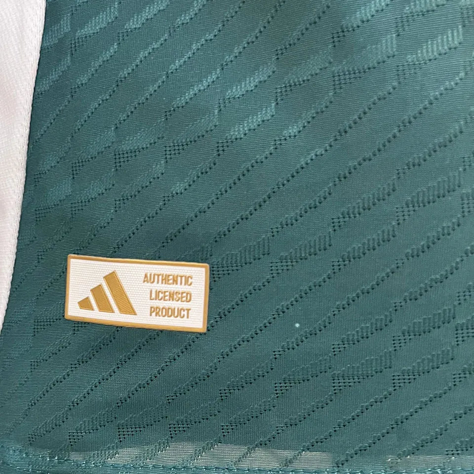2024/25 Italy Green Player Version Soccer Jersey Detail 4