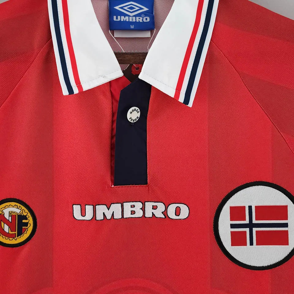 1998/99 Norway Red Retro Soccer Jersey Detail 1