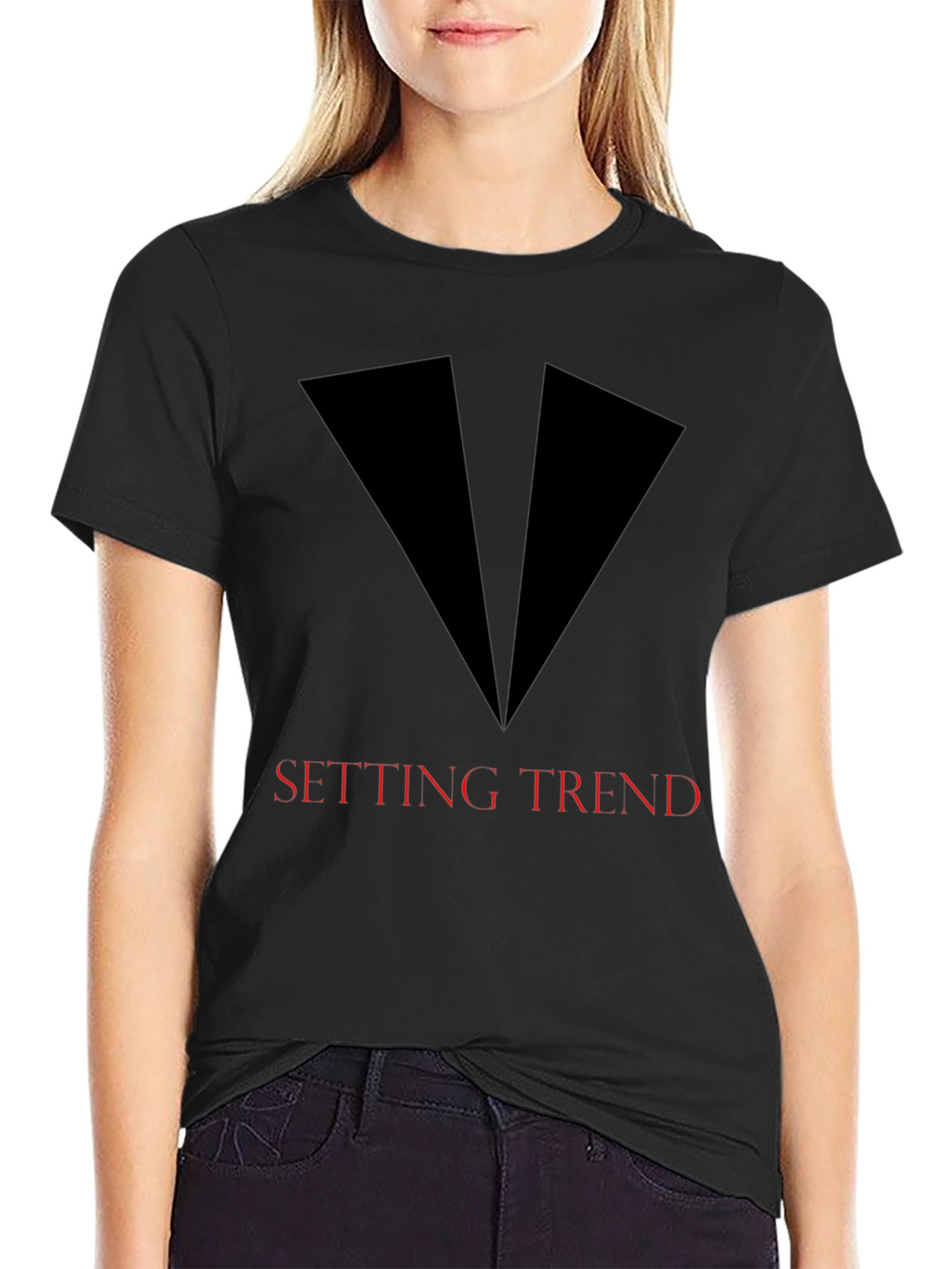 Setting Trend Graphic Tee - Sleek Black Design