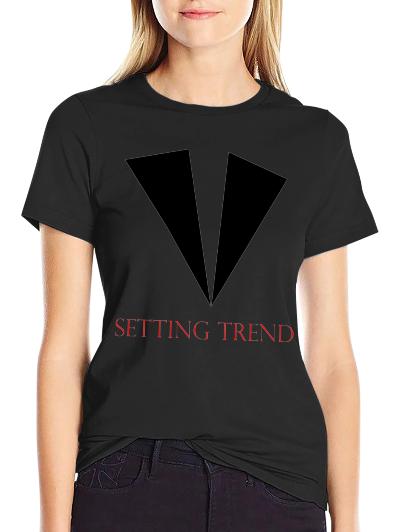 Setting Trend Graphic Tee - Sleek Black Design