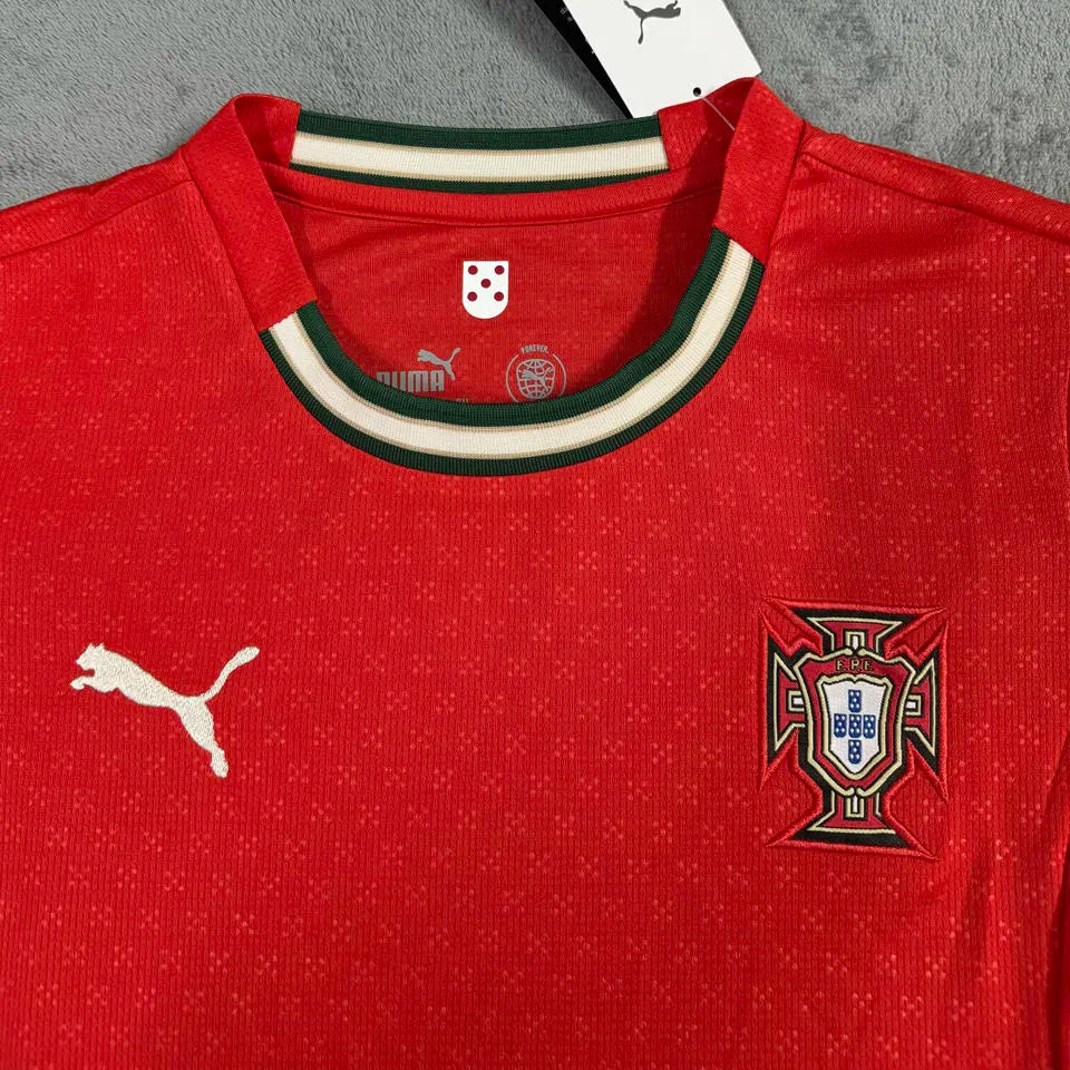 2025/26 Portugal Home Red Women Soccer Jersey 女 Detail 1