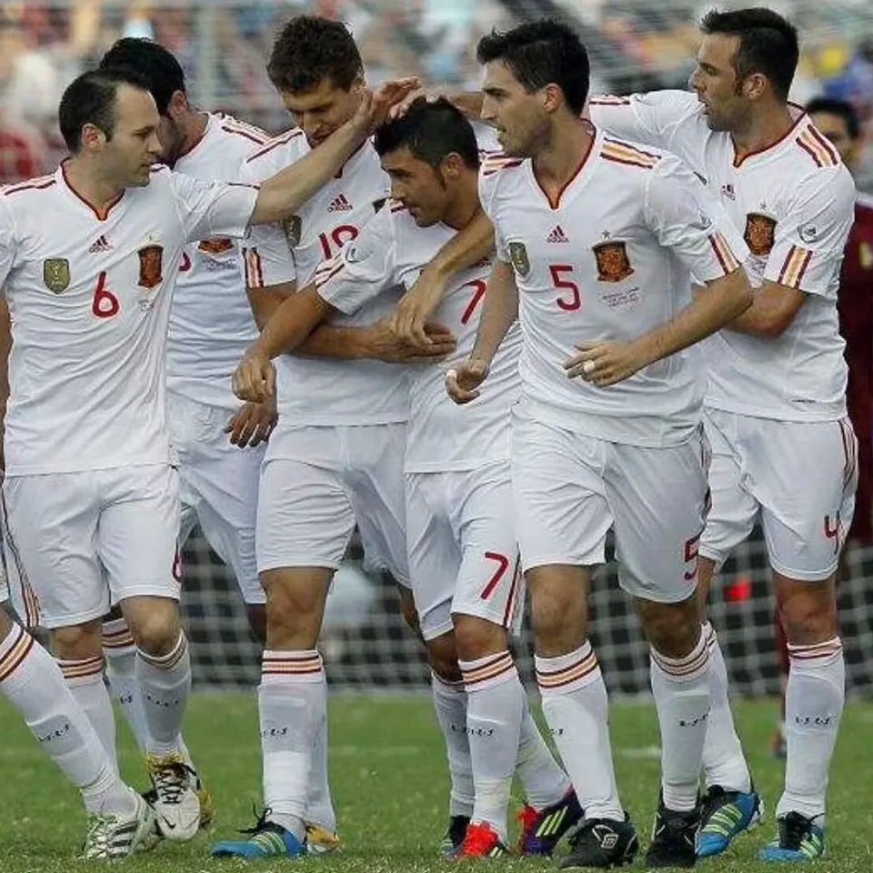 2011/12 Spain Away White Retro Soccer Jersey（Have 2010 World Cup Champion Patch 带胸前2010世界杯冠军章) Detail 1