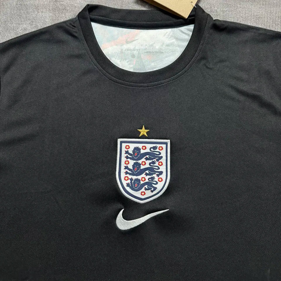 2026/27 England Goalkeeper Fans Soccer Jersey Detail 1