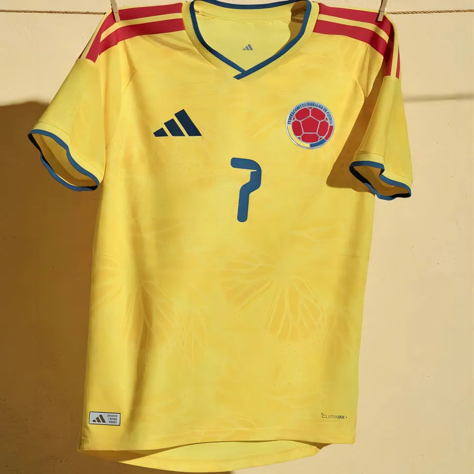 2026/27 Colombia Home Yellow Fans Long Sleeve Soccer Jersey Detail 1