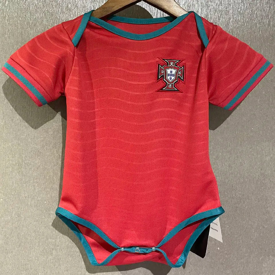 1995/96 Portugal Home Red Retro Soccer Jersey Detail 1